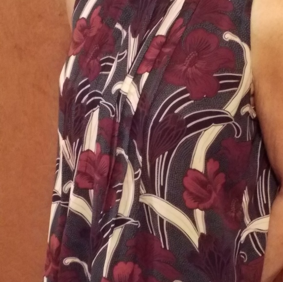 Philosophy sleeveless pleated front swing top - Picture 6 of 6